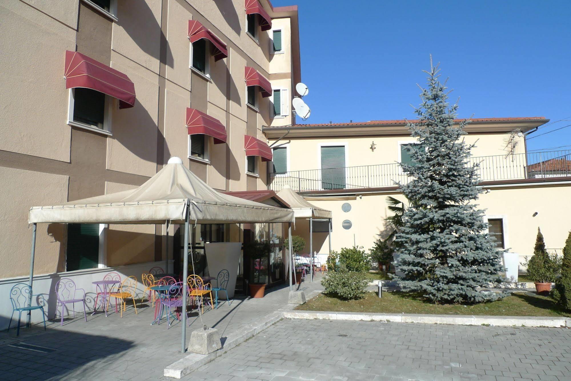 Hotel De Meis Capistrello Exterior foto
